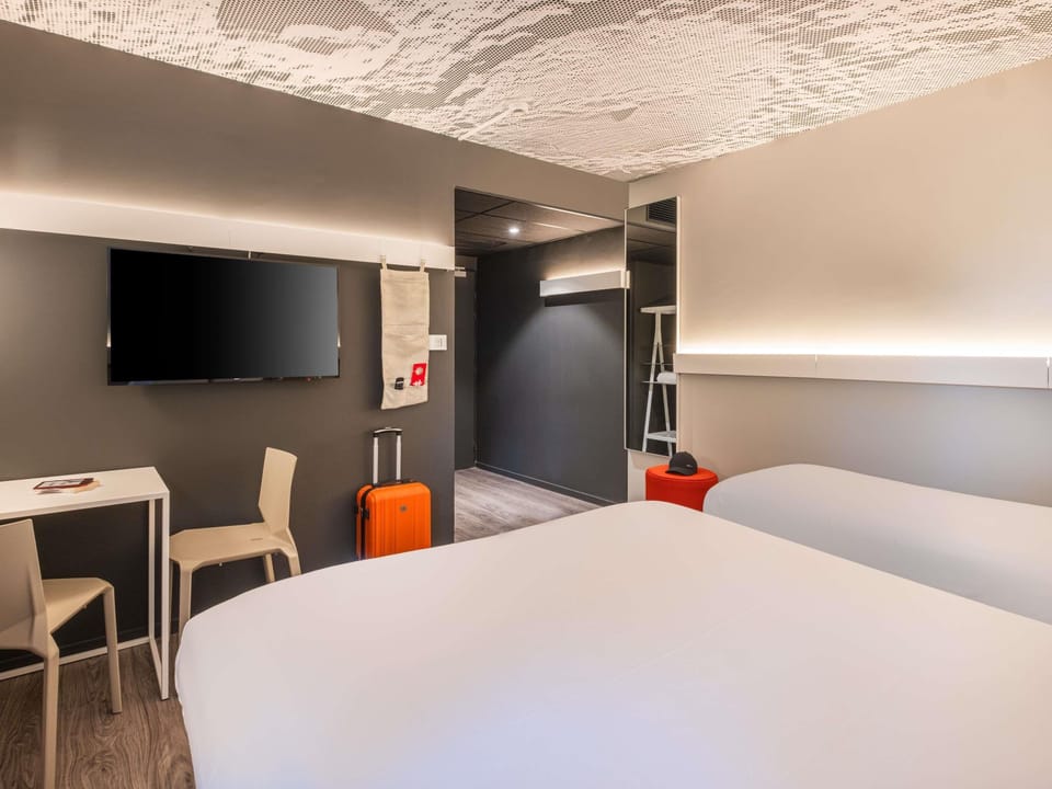 Desk, free cribs/infant beds, free WiFi, bed sheets