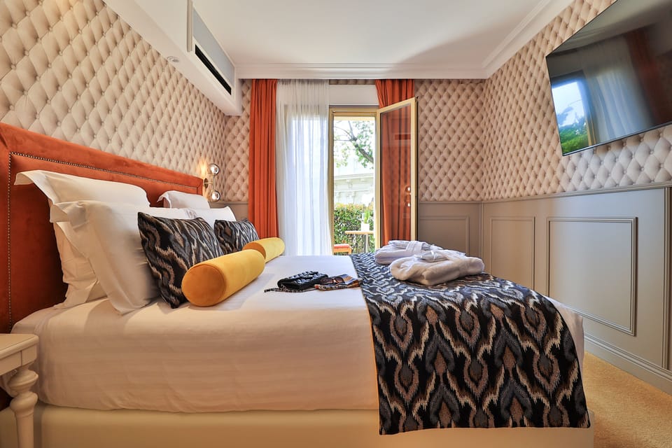 Deluxe Room, Garden View | Premium bedding, pillowtop beds, minibar, in-room safe