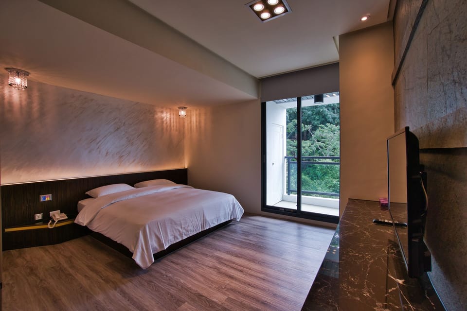 Deluxe Double Room | Minibar, blackout drapes, free WiFi, bed sheets