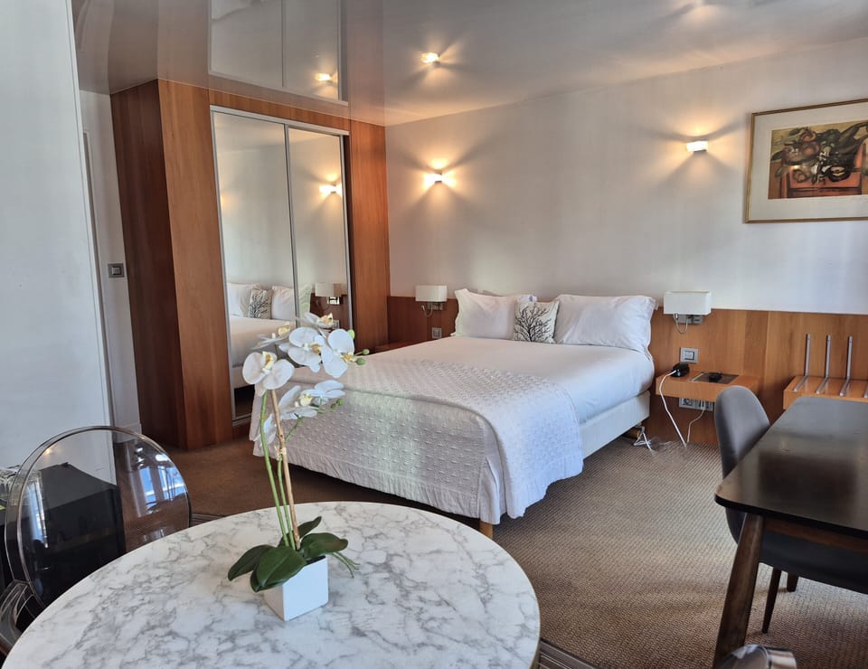 7-junior suite | Premium bedding, in-room safe, desk, blackout drapes