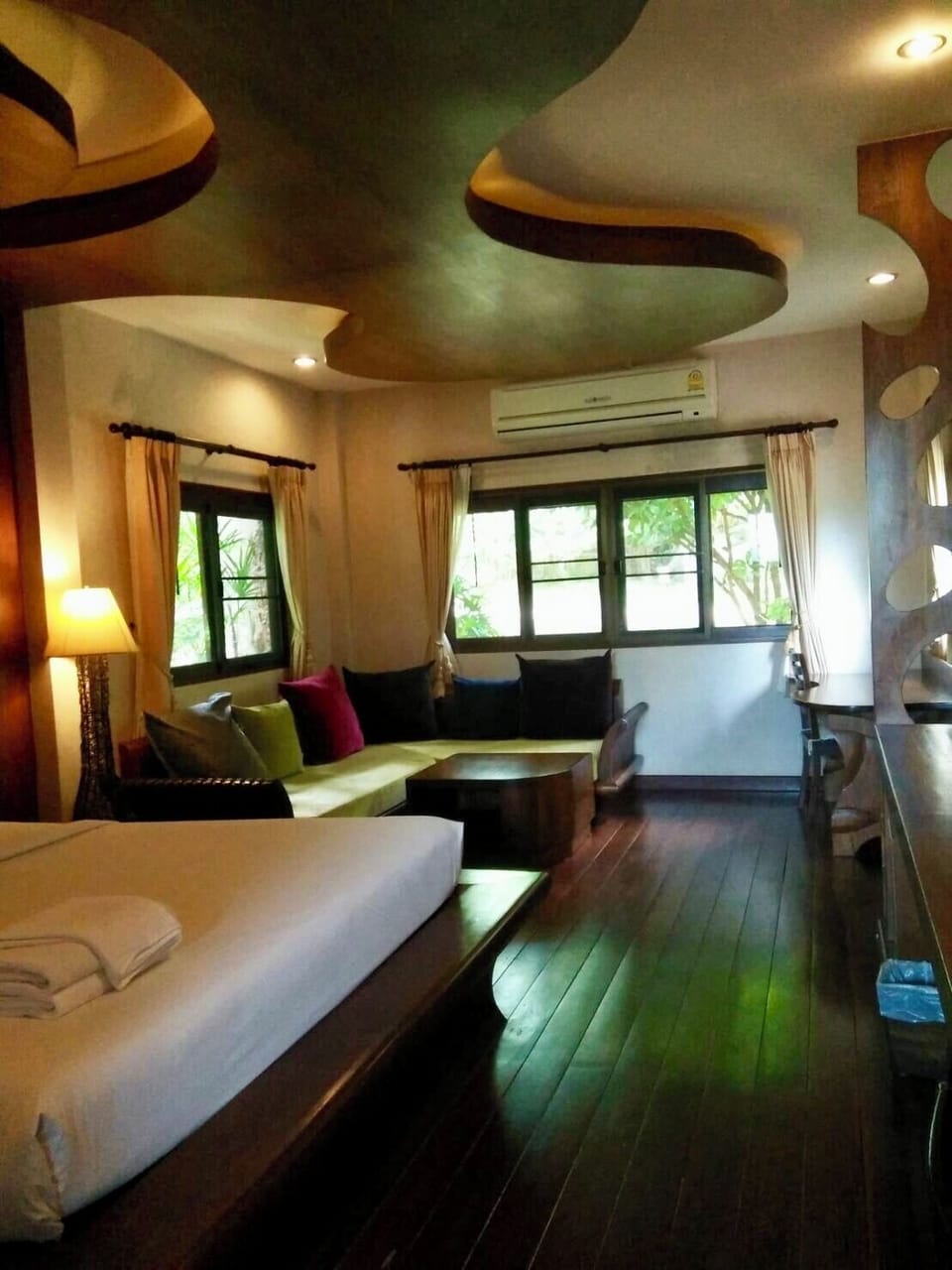 Water Front Villa | Desk, free WiFi