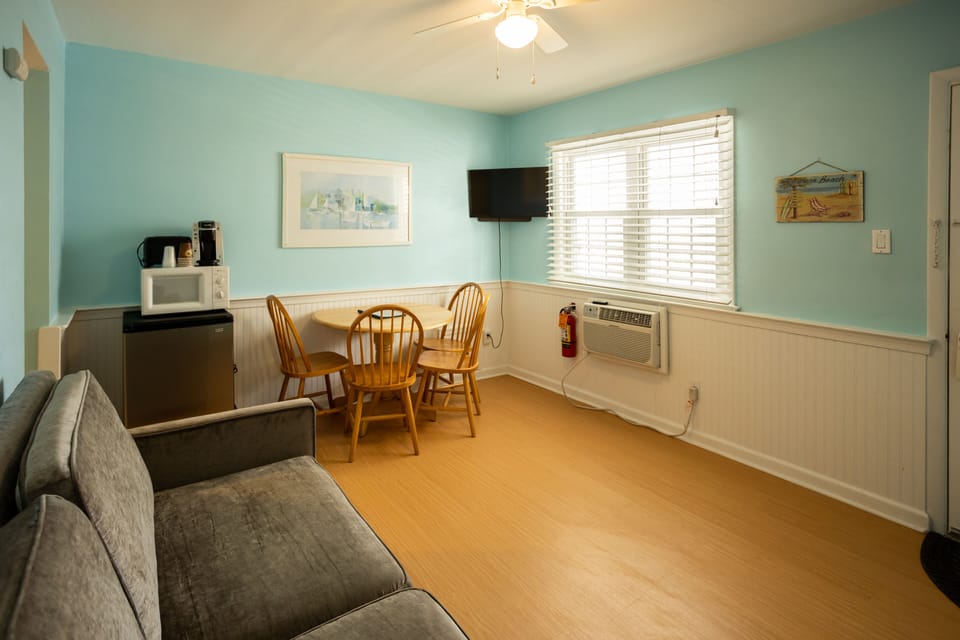 Classic Suite | Down comforters, pillowtop beds, laptop workspace, blackout drapes