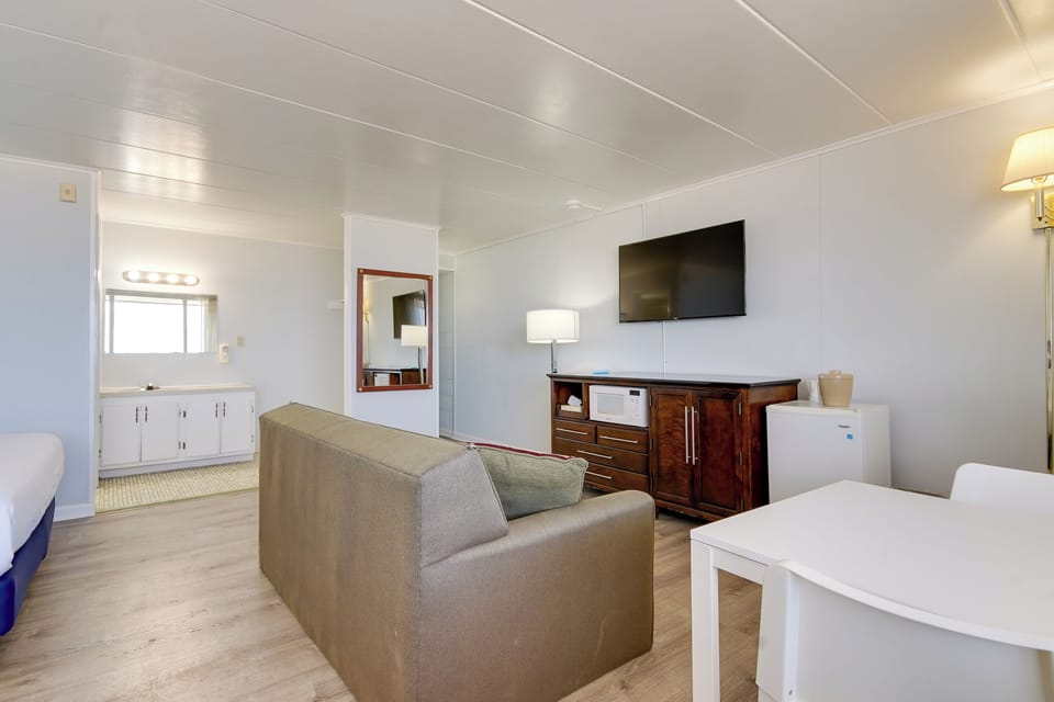 Premium Room, Oceanfront | Free WiFi, bed sheets