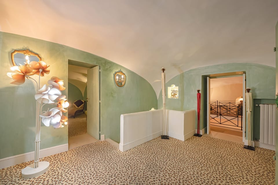 Standard Suite, 1 Queen Bed, Courtyard View | Blackout drapes, soundproofing, WiFi (free), individually furnished