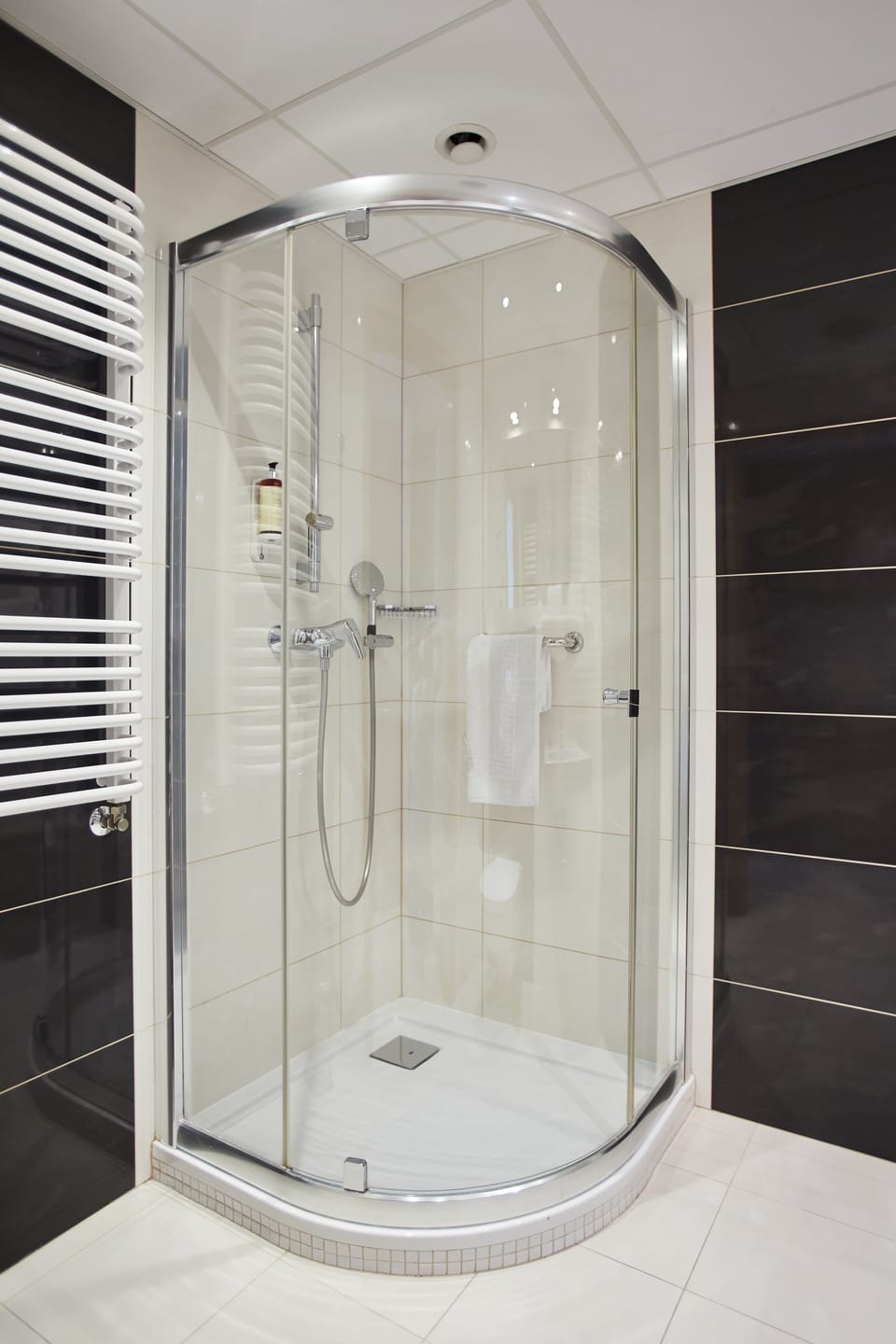 Standard Double Room | Bathroom | Hair dryer, towels
