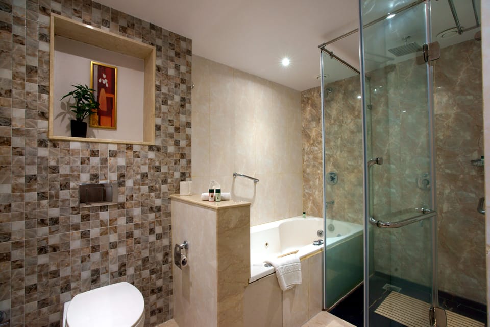 Classic Studio Suite | Bathroom | Rainfall showerhead, designer toiletries, hair dryer, bidet