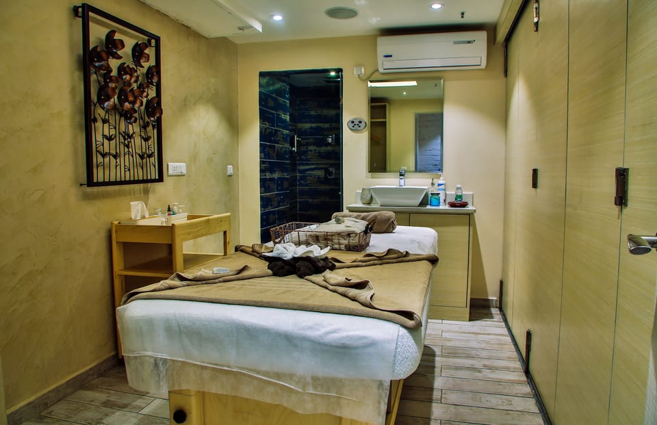 Couples treatment rooms, steam room, hot springs, body treatments
