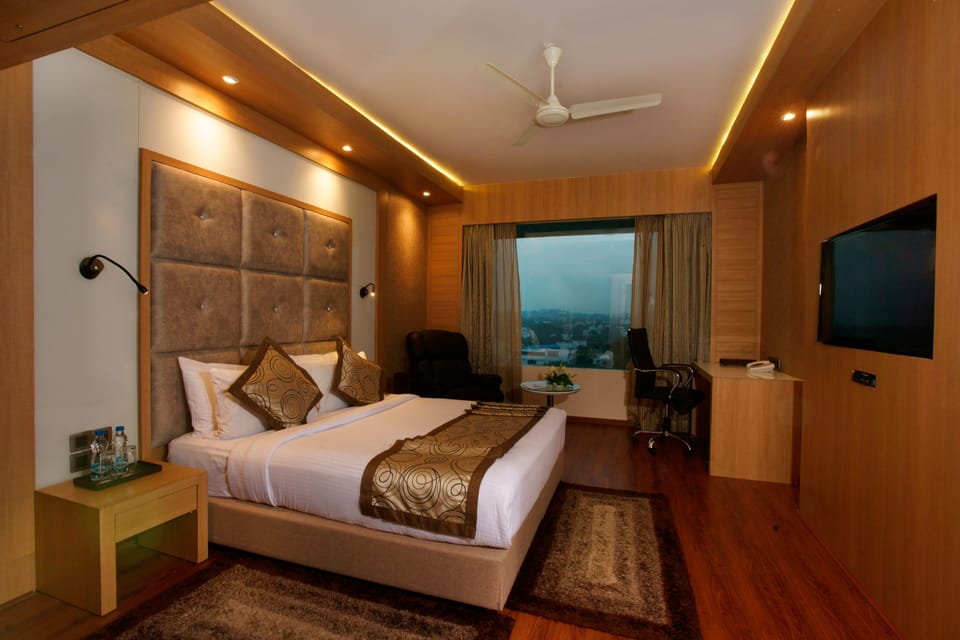 Classic Studio Suite | Egyptian cotton sheets, premium bedding, Select Comfort beds, minibar