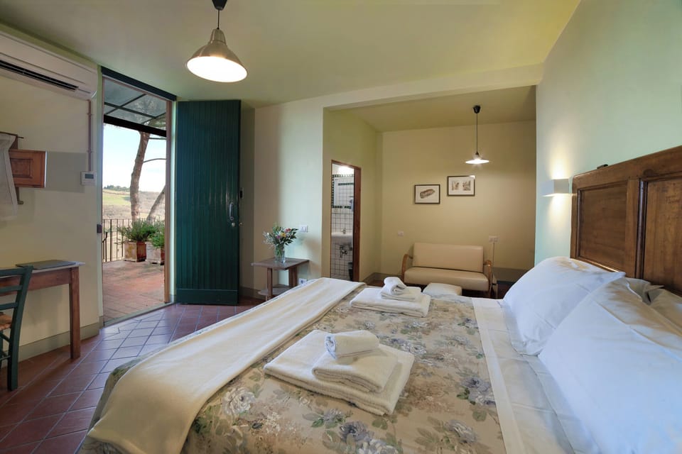 Hypo-allergenic bedding, down comforters, pillowtop beds, minibar