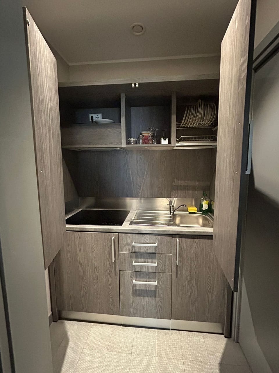 Studio Suite | Private kitchen | Electric kettle