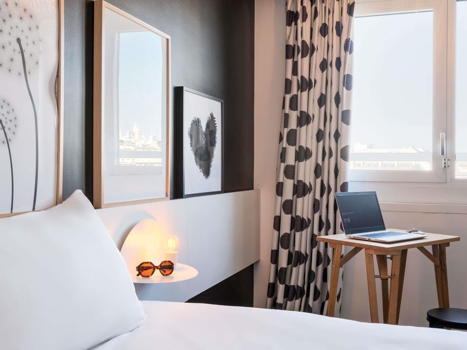 In-room safe, soundproofing, WiFi (free), individually furnished