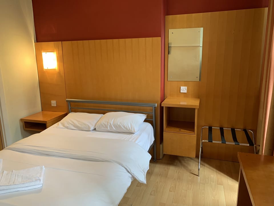 Double Room, Private Bathroom | Living room | TV
