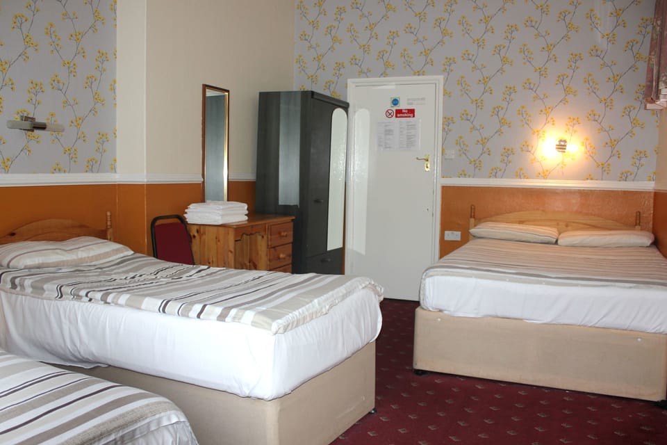 Quadruple Room | Desk, iron/ironing board, free WiFi, bed sheets
