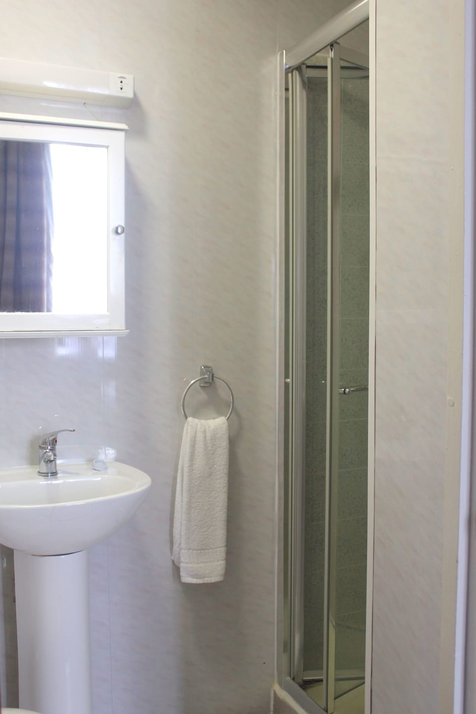 Triple Room | Bathroom | Shower, hair dryer, towels
