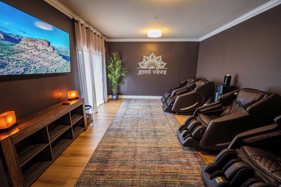 Hydrotherapy, deep-tissue massages, 2 treatment rooms