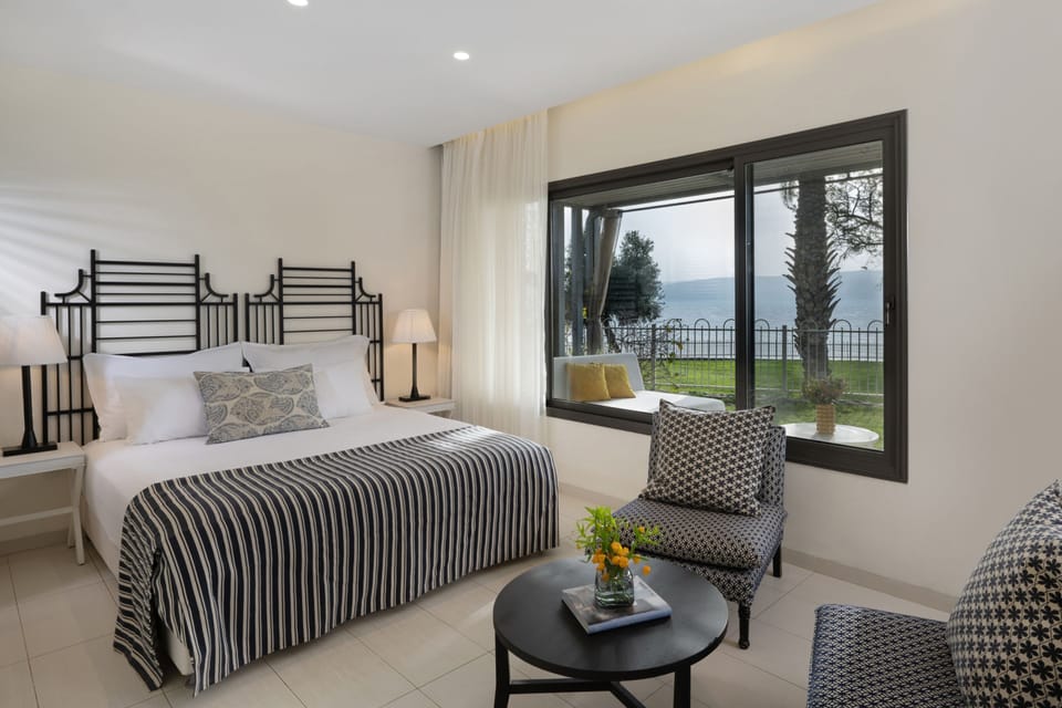  Sea room First Row Adults Only  | In-room safe, laptop workspace, blackout drapes, free WiFi