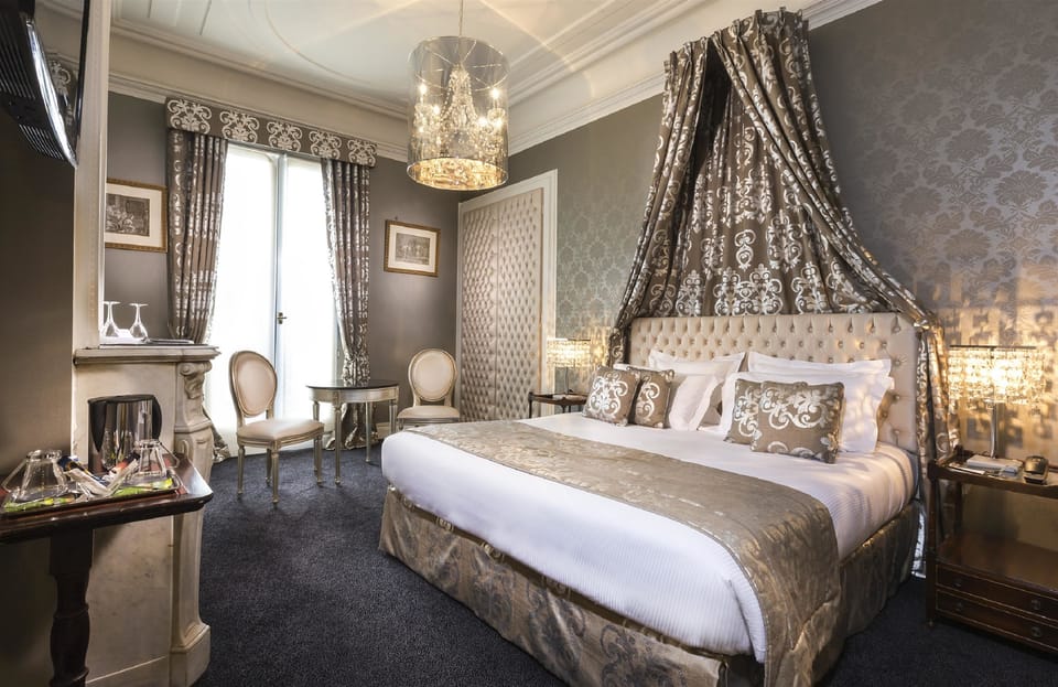 Deluxe Room | Premium bedding, minibar, in-room safe, desk