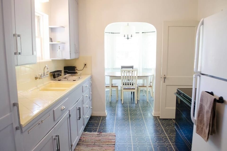Kitchen looking towards breakfast nook