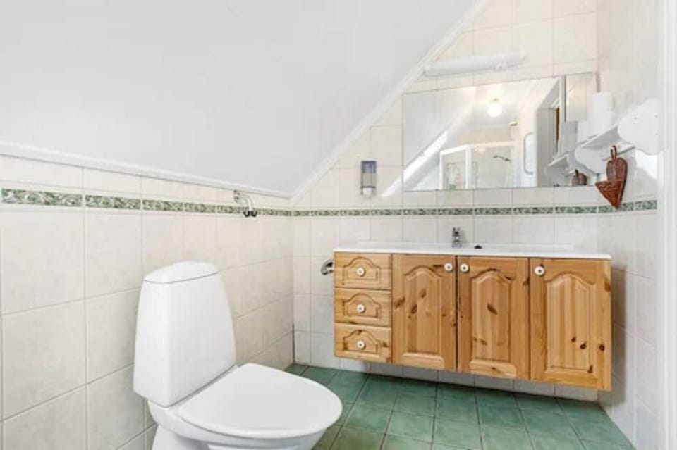 Free toiletries, hair dryer, heated floors, towels