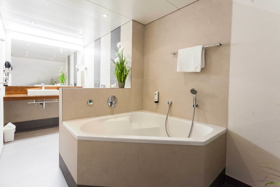 Junior Tower Suite, Nonsmoking | Bathroom | Free toiletries, hair dryer, towels
