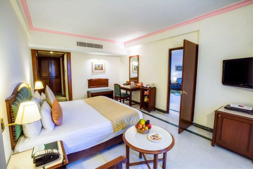 Suite Single Room | Egyptian cotton sheets, premium bedding, Tempur-Pedic beds, minibar