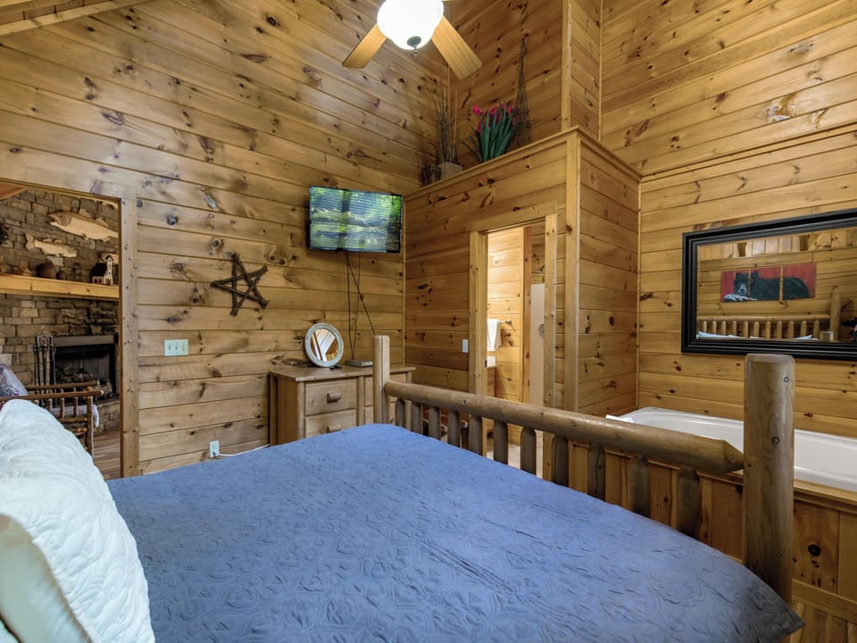 Bear Necessities by Jackson Mountain Rentals Cabin in Gatlinburg