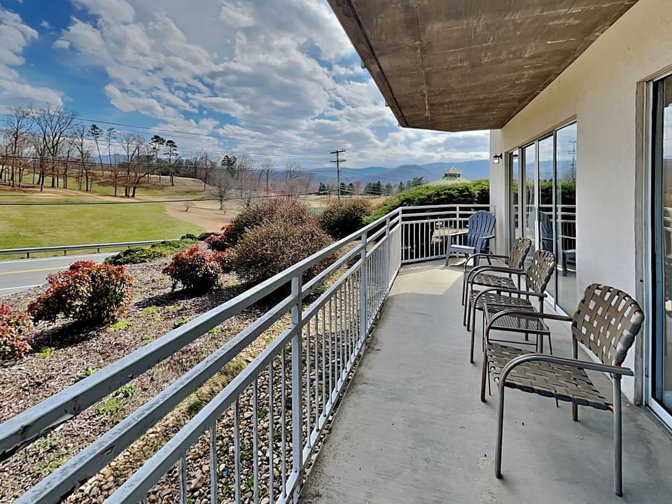 Condo (2 Bedrooms) | Property amenity