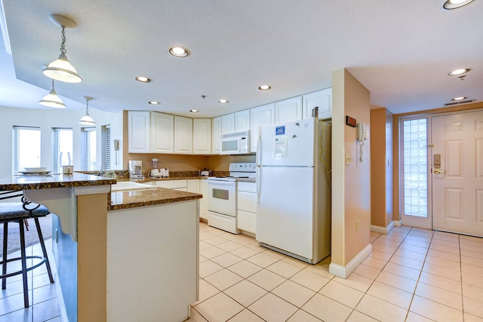 Condo (2 Bedrooms) | Property amenity