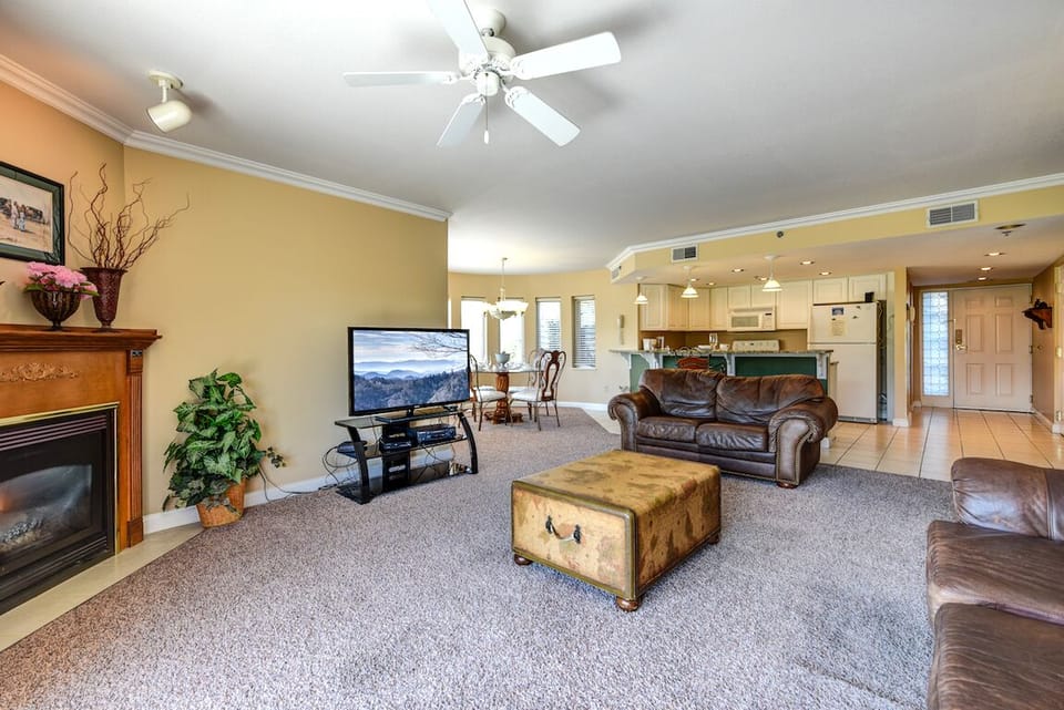 Condo (2 Bedrooms) | Property amenity