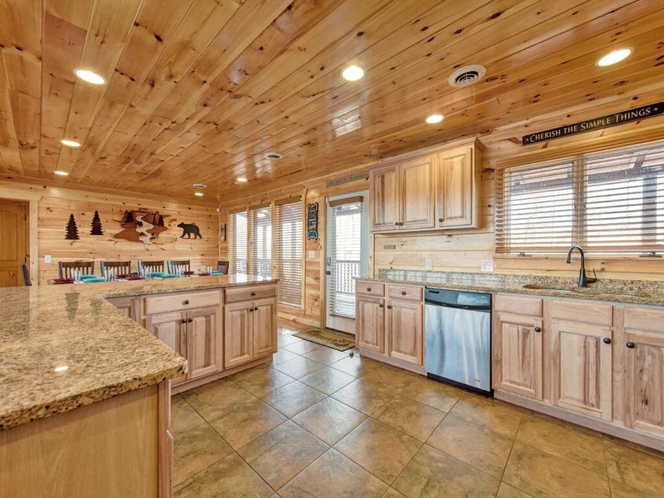 Studio (6 Bedrooms) | Property amenity