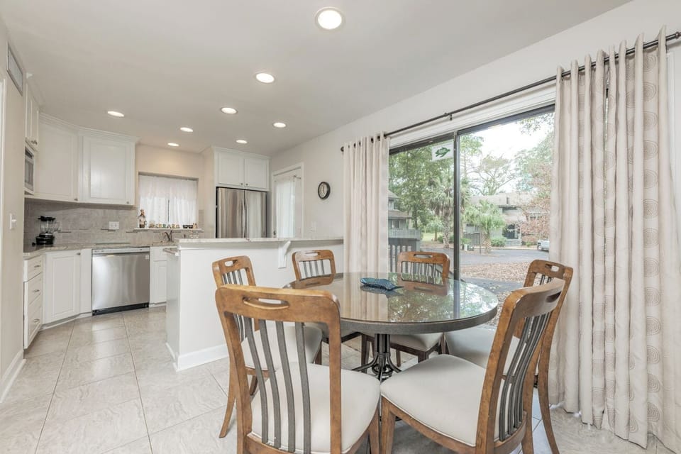 Condo (2 Bedrooms) | Property amenity