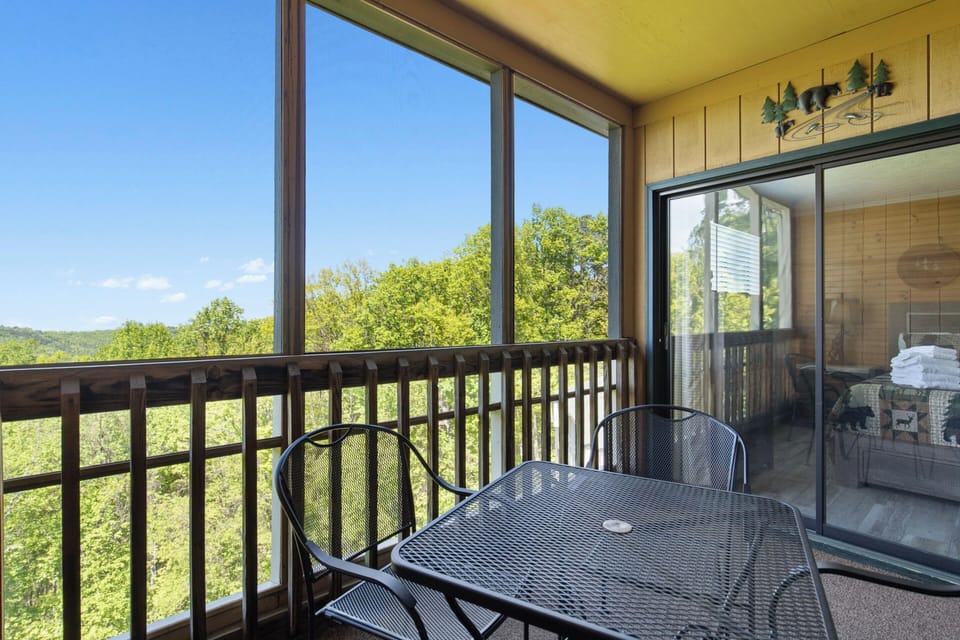 Condo (2 Bedrooms) | Property amenity