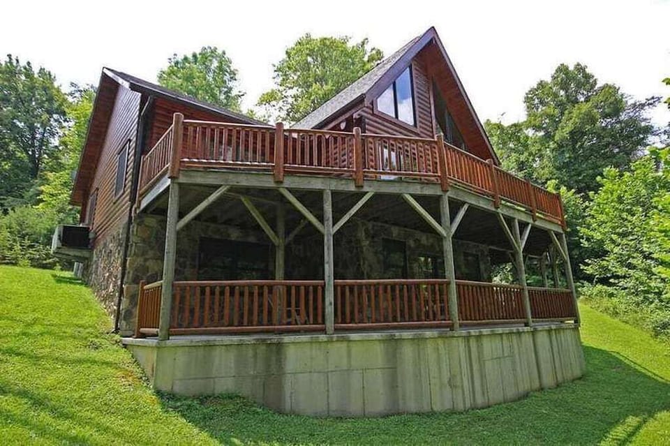 Back of cabin facing the woods
