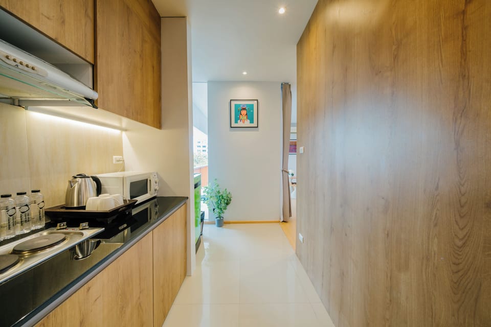 Suite, 2 Bedrooms | Private kitchen | Fridge, microwave, electric kettle