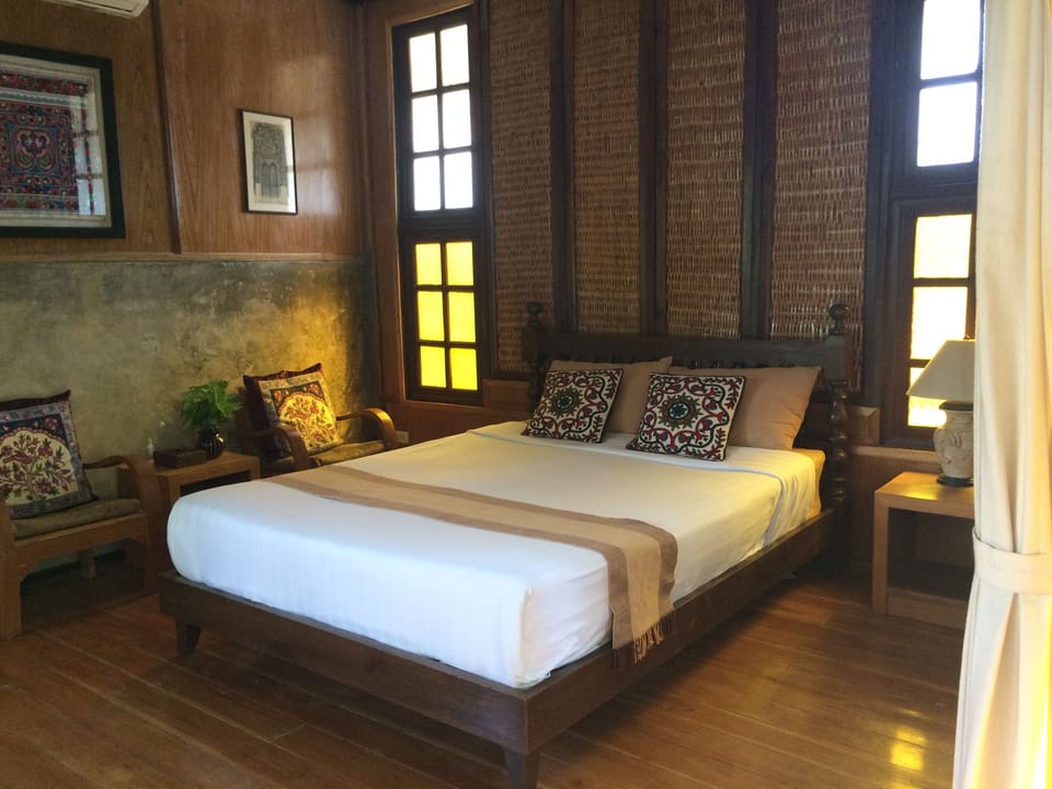 Deluxe Room | Select Comfort beds, in-room safe, desk, iron/ironing board (on request)