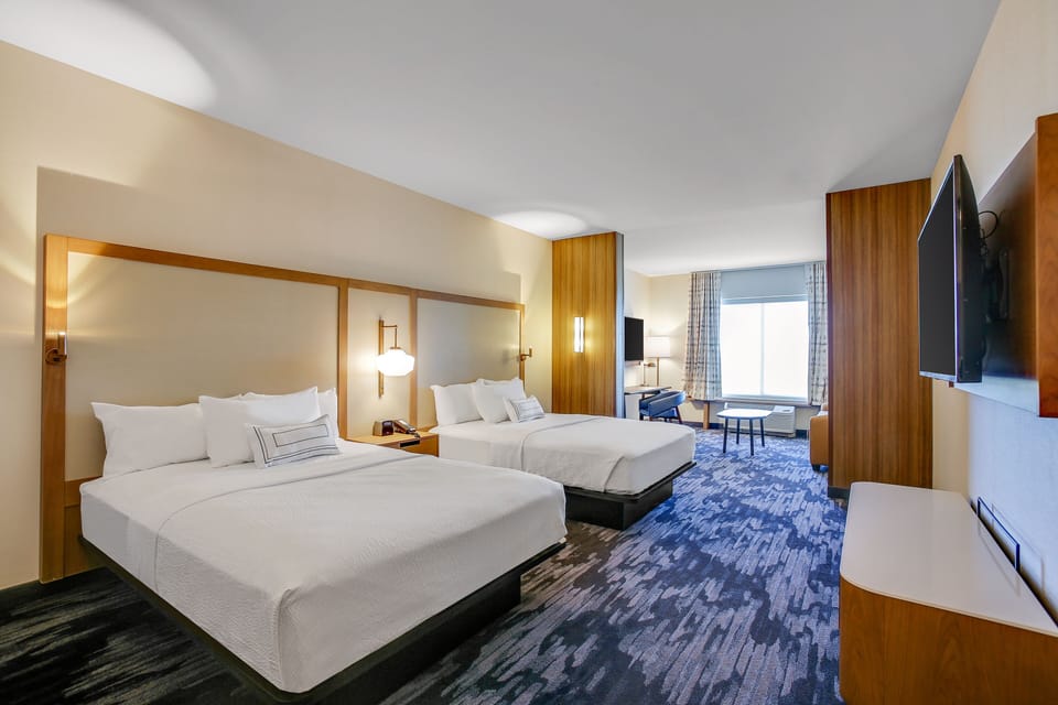 Desk, laptop workspace, iron/ironing board, free WiFi