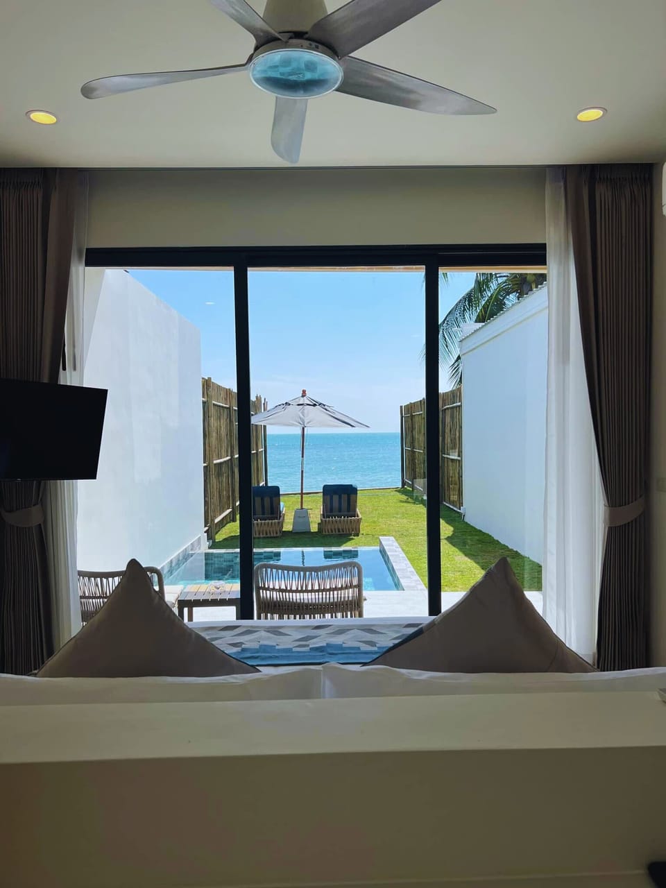 Premium Room | Minibar, WiFi (free), bed sheets