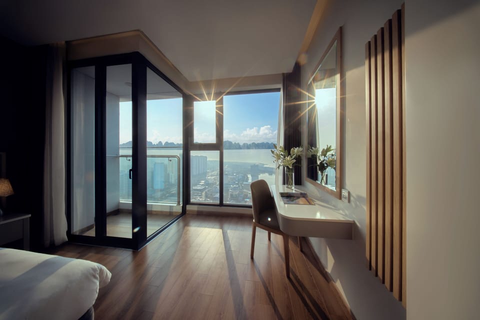 Executive Suite, Ocean View | Minibar, in-room safe, blackout drapes, iron/ironing board (on request)