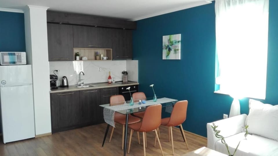 Apartment, 1 Bedroom, Smoking, Private Pool | Dining
