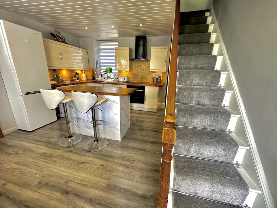 House | Private kitchen | Fridge, microwave, oven, stovetop