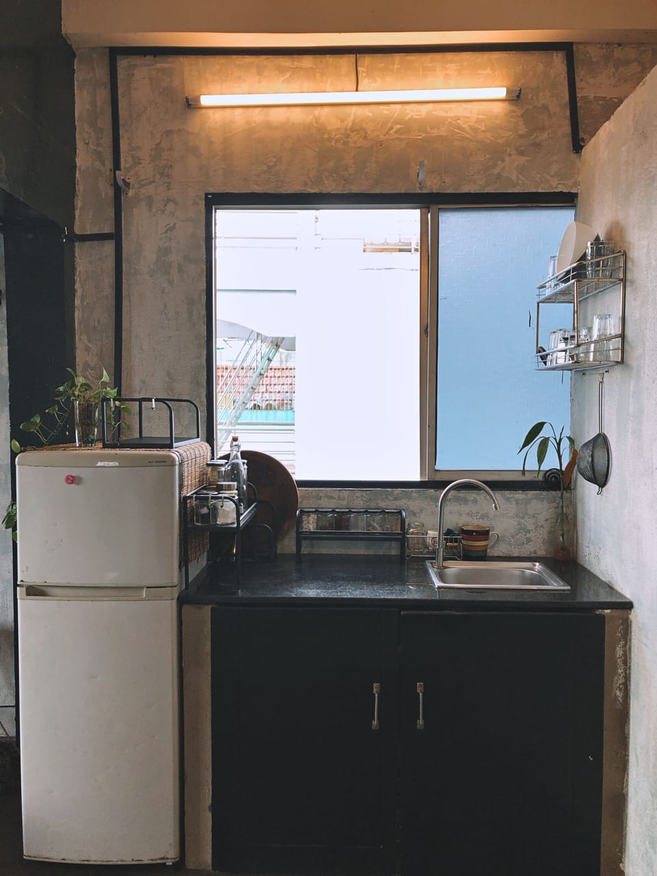 Classic Studio Suite | Private kitchen | Mini-fridge, stovetop, rice cooker, cookware/dishes/utensils