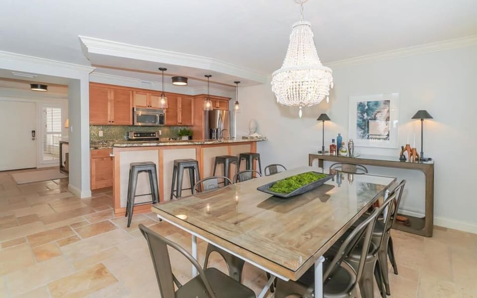 Dining and entertaining area