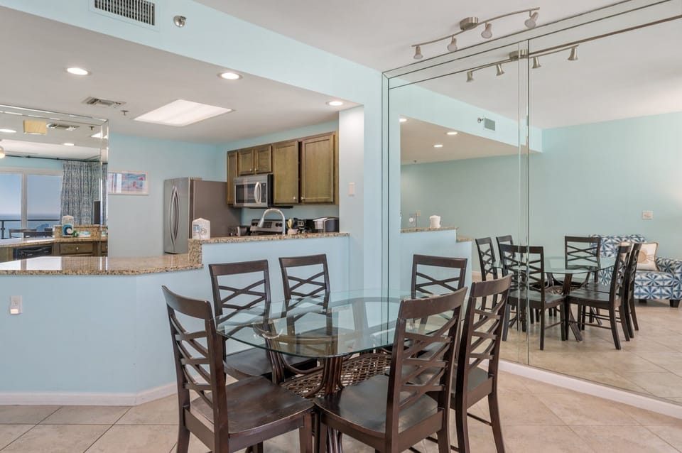 Condo, 2 Bedrooms | Dining
