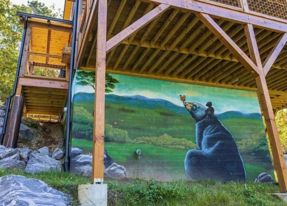 Blue Ridge Mountains-inspired mural by Asheville's Ian the Painter.
