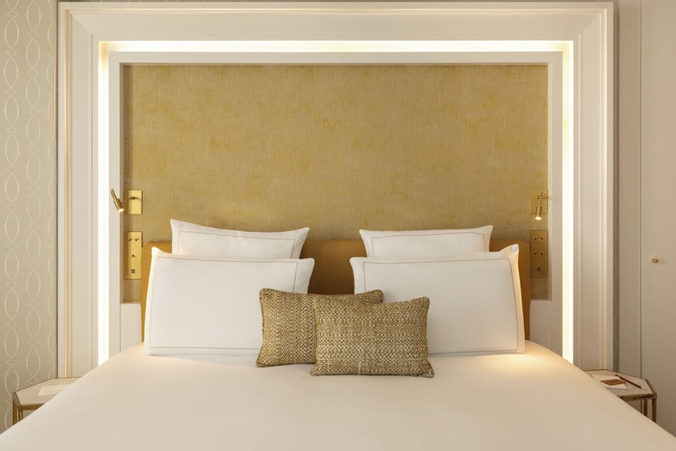 Privilège | Premium bedding, minibar, in-room safe, laptop workspace