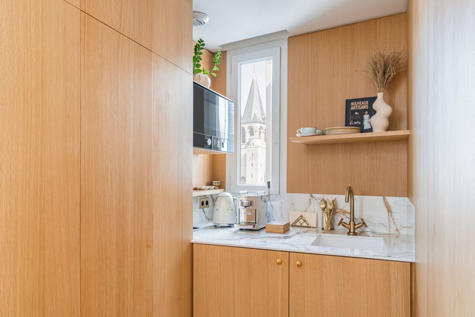 Suite | Private kitchen | Espresso maker, coffee/tea maker, electric kettle