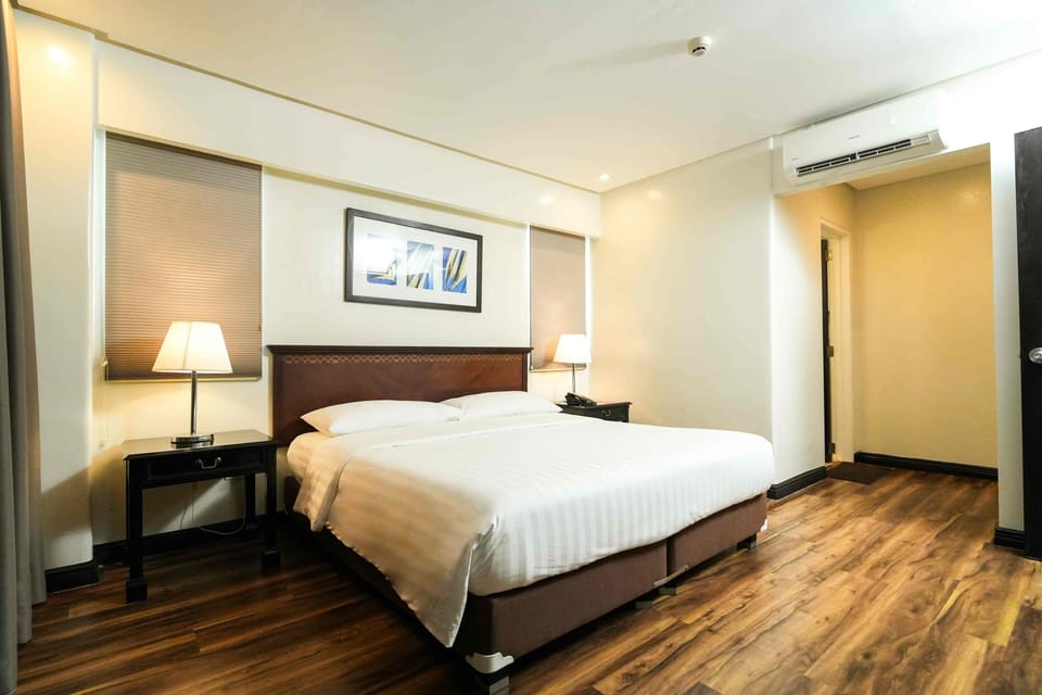 Presidential Suite | In-room safe, WiFi (free), bed sheets