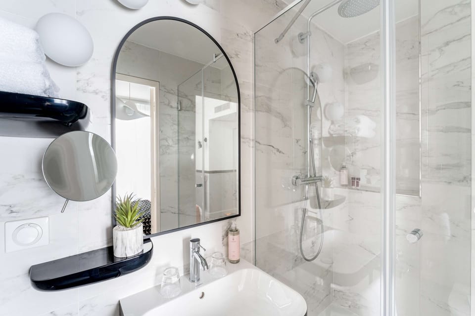 Double Room - Complimentary soft minibar,courtesy tray, Chromecast and digital press | Bathroom | Free toiletries, hair dryer, bathrobes, slippers