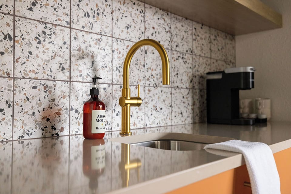 Standard Studio, 2 Double Beds, Non Smoking, Kitchenette | Private kitchenette | Mini-fridge, microwave, coffee/tea maker, freezer