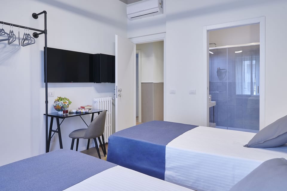 Deluxe Room | Soundproofing, WiFi (free), bed sheets